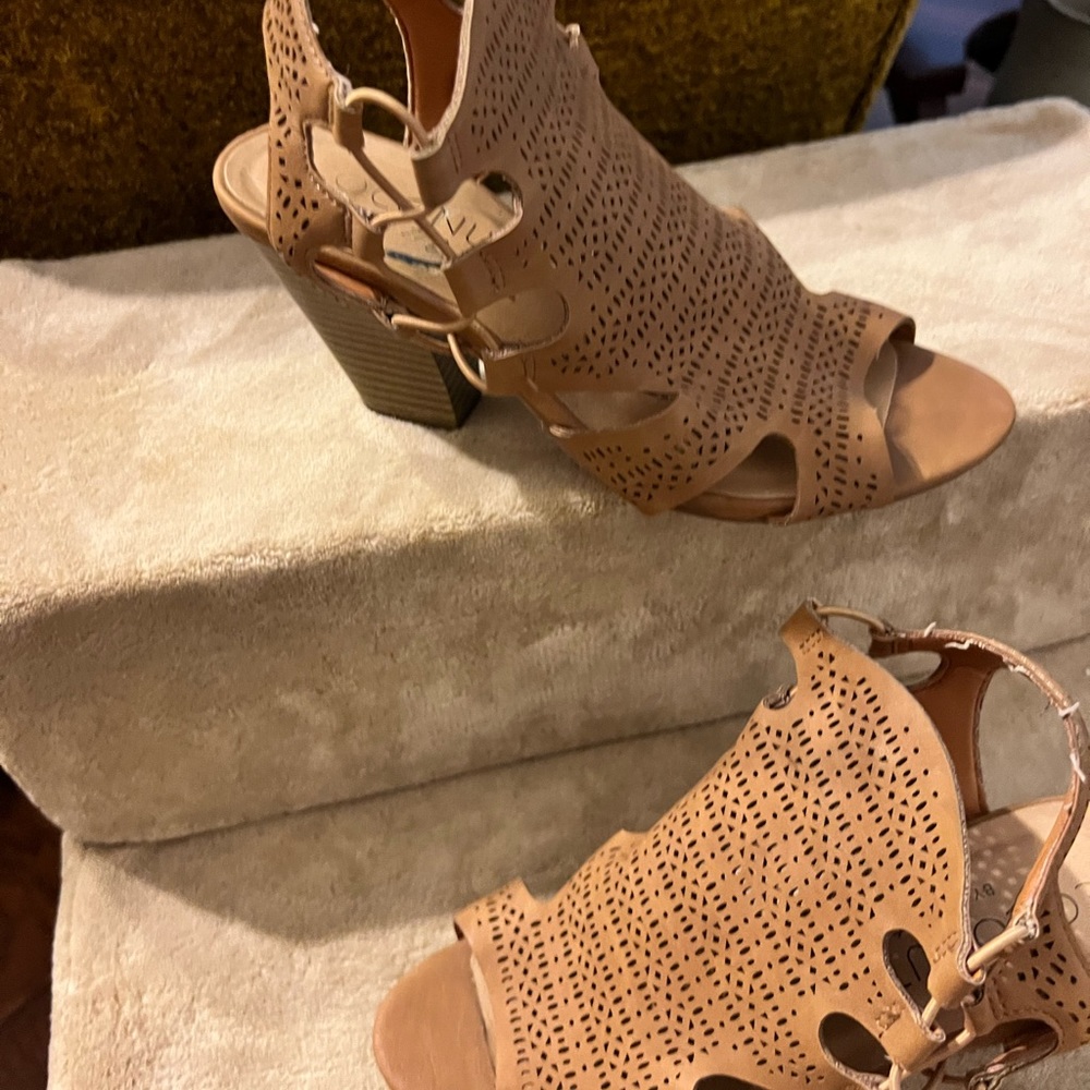 Coconut Hilled Sandal. - Picture 3 of 4